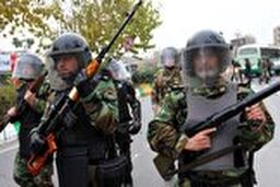 برخورد پلیس ضدآشوب با مردم در دوران قبل و پس از انقلاب +فیلم