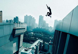 صرفه جویی عجیب در وقت هنگام پایین آمدن از ساختمان