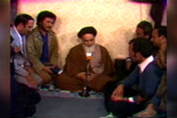 اولین باری که امام خمینی گفتند: آمریکا هیچ غلطی نمی‌تواند بکند