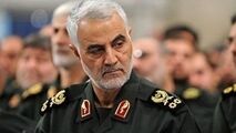 عکس سردار سلیمانی در دستان یک جلیقه زرد در فرانسه