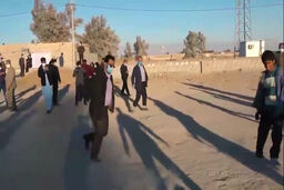 فوتبال وزیر ارتباطات با نوجوانان روستای قلعه گنگ/ آذری جهرمی 6تایی شد 