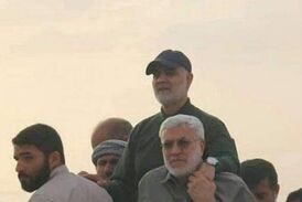 والیبال بازی کردن حاج قاسم و ابومهدی