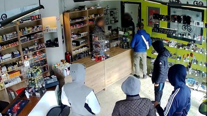 حقه ساده فروشنده ۶ سارق مسلح را به دام انداخت!