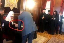 نوشیدنی مشکوکی که بین روحانیون مسیحی تعارف شد!