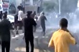 له شدن یک مرد، هنگام انجام حرکات نمایشی یک خودروی سواری