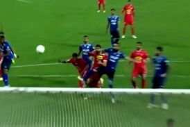 گل اول پرسپولیس به استقلال با ضربه سر نعمتی