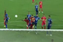 گل اول پرسپولیس به استقلال با ضربه سر نعمتی