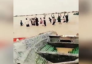  شادی مردم سیستان و بلوچستان از ورود سیلاب + فیلم