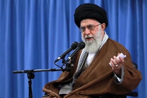 عذرخواهی رهبر انقلاب از یک طلبه در جلسه درس خارج فقه امروز