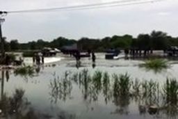 روستایی که همه زمین‌های کشاورزی‌اش زیر سیل رفت