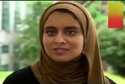 دختر محجبه‌ای که در آمریکا دفاع شخصی آموزش می‌دهد