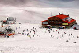 برف‌بازی در روزهای آخر خرداد در ارتفاعات تهران!