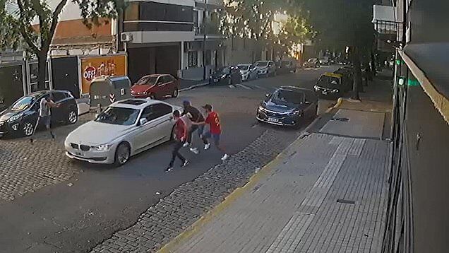 شگرد راننده برای فرار از دست سارقان مسلح خودرو