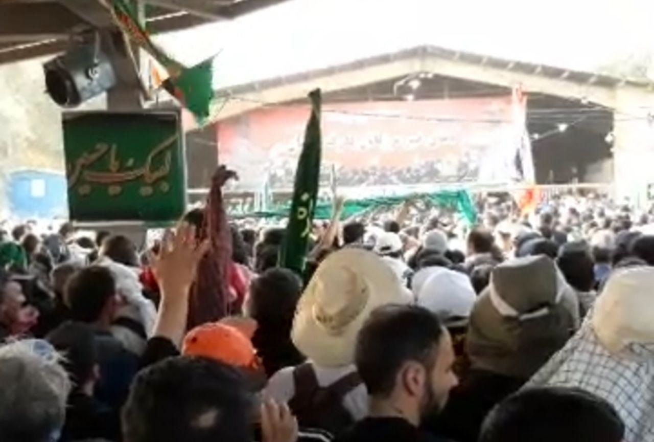 شور و اشتیاق زائران اربعین و طنین شعار لبیک یا حسین(ع) در مرز مهران