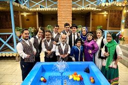 تجربه منحصر به فرد خوردن غذا در رستورانی که همه کارکنان آن کوتاه قامت هستند