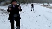حمله با گلوله‌های برفی به کارشناس هواشناسی 