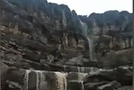 آبشار زیبای "تنگ شکن" در ارسنجان