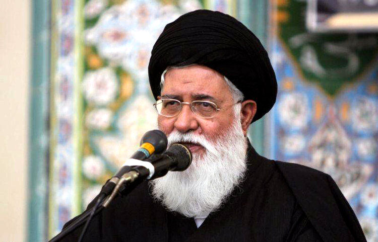 ویدیویی جالب از حضور آیت الله علم الهدی در یک مراسم متفاوت 