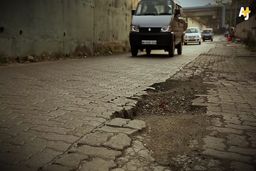 مردی که دشمن چاله های خیابان است!