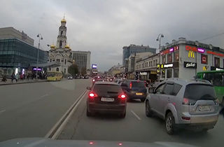 تصادف به دلیل دور زدن بر روی خط ممتد و سبقت از لاین مخالف!