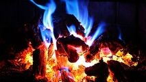 گرم شدن دانش‌آموزان با آتش هیزم!!