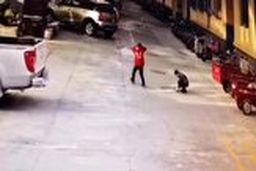 پرتاب شدن پسربچه چینی به هوا بر اثر انفجار در چاه فاضلاب