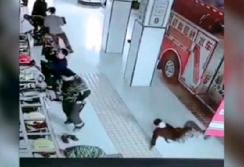مشکل اساسی آتش نشانان چینی با کف زمین!