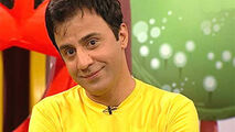جشن تولد غافلگیرکننده‌ عمو پورنگ برای مادرش