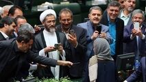 هدیه جالب دانشجویان به نماینده مجلسی که با موگرینی سلفی گرفته بود