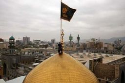 لحظات دیدنی تعویض پرچم حرم رضوی