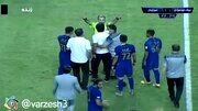 اخراج فرهاد مجیدی از کنار زمین به دلیل اعتراض به داور