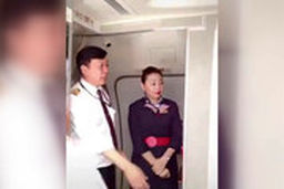  لحظه احساسی بازنشسته شدن یک خلبان چینی بعد از ۴۳ سال پرواز